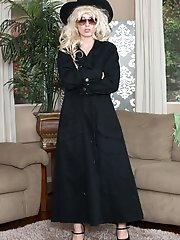 Cocco sneaks inside and masturbates