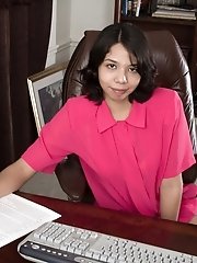 Pretty in pink makes Maria Maldes get naked